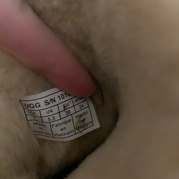 UGG Bailey Button Triplet II - Picture 3 of 5